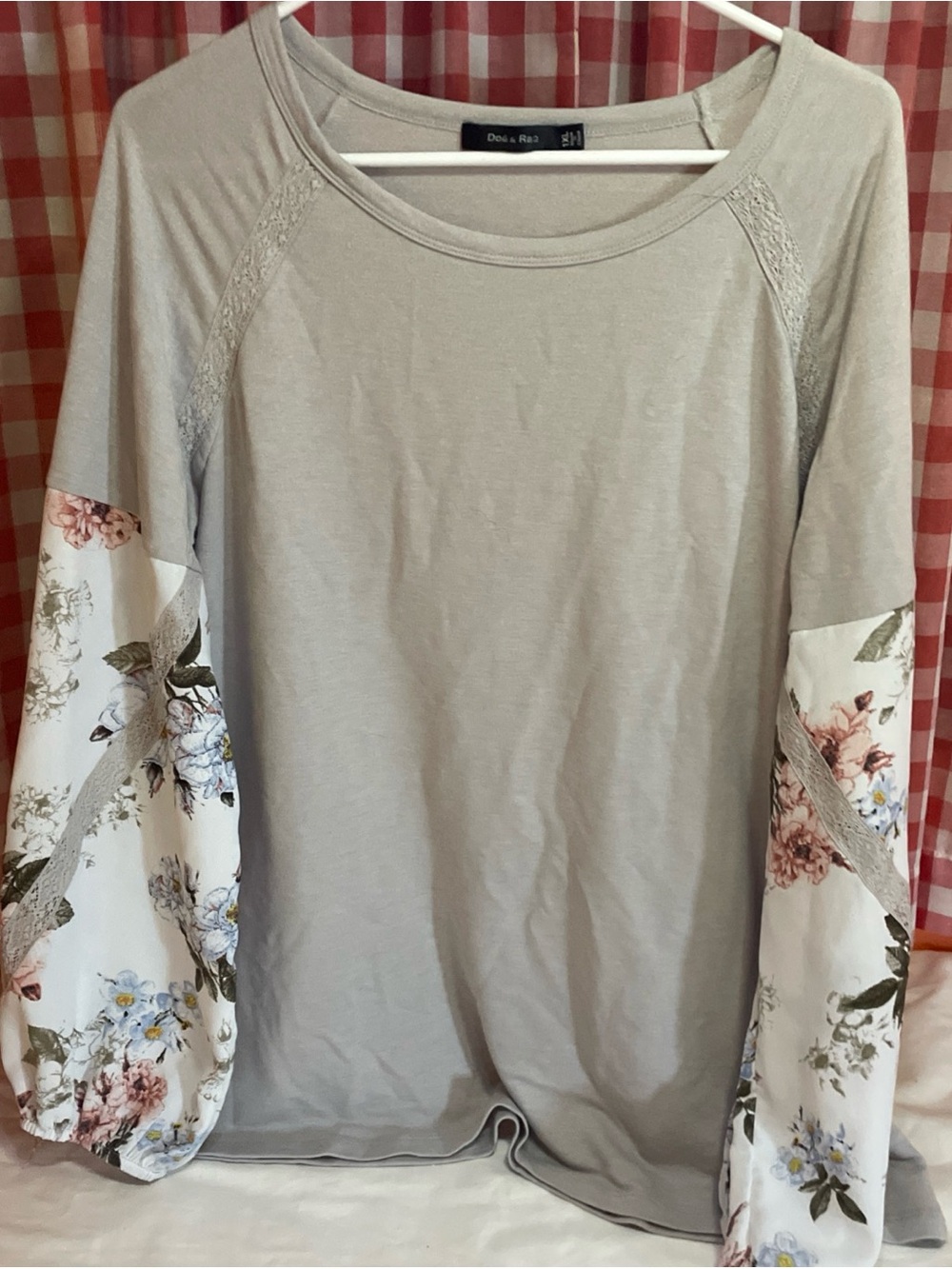 Doe & Rae Light Gray Top with Floral Balloon Sleeves
